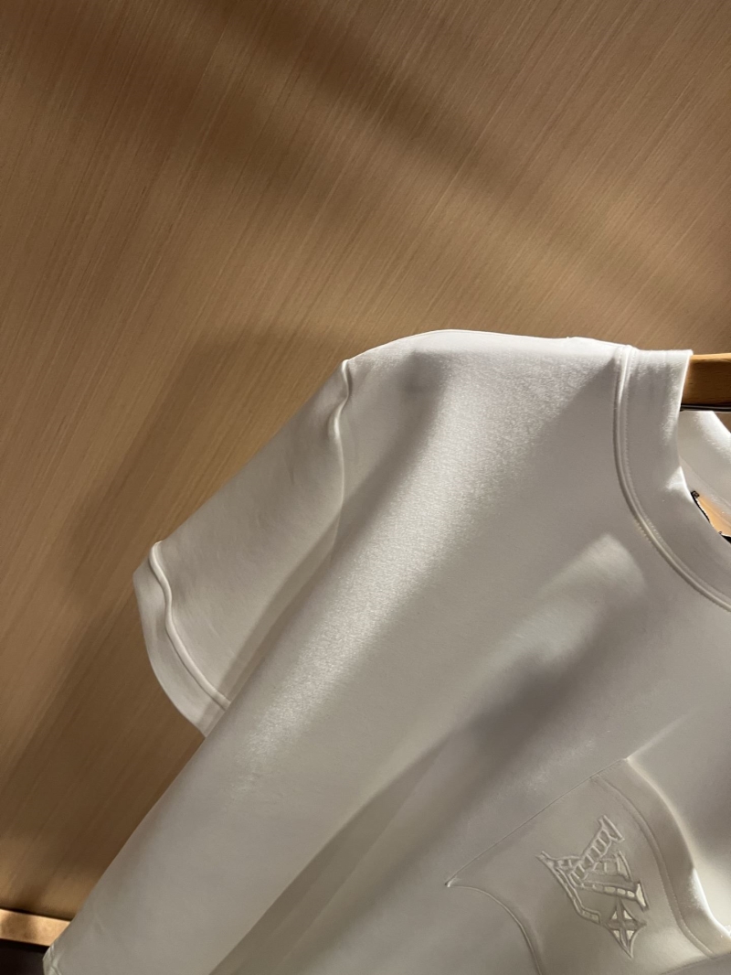 l0vis Vvtt0n t-shirt